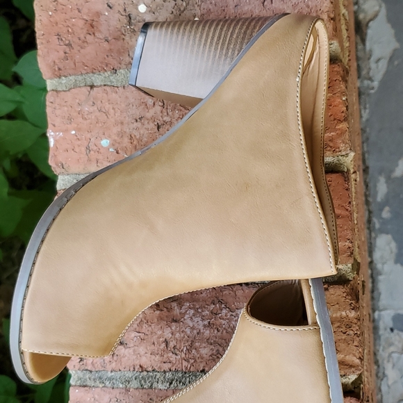 5/$25 - New Heeled mules - sz. 9 - Picture 5 of 8